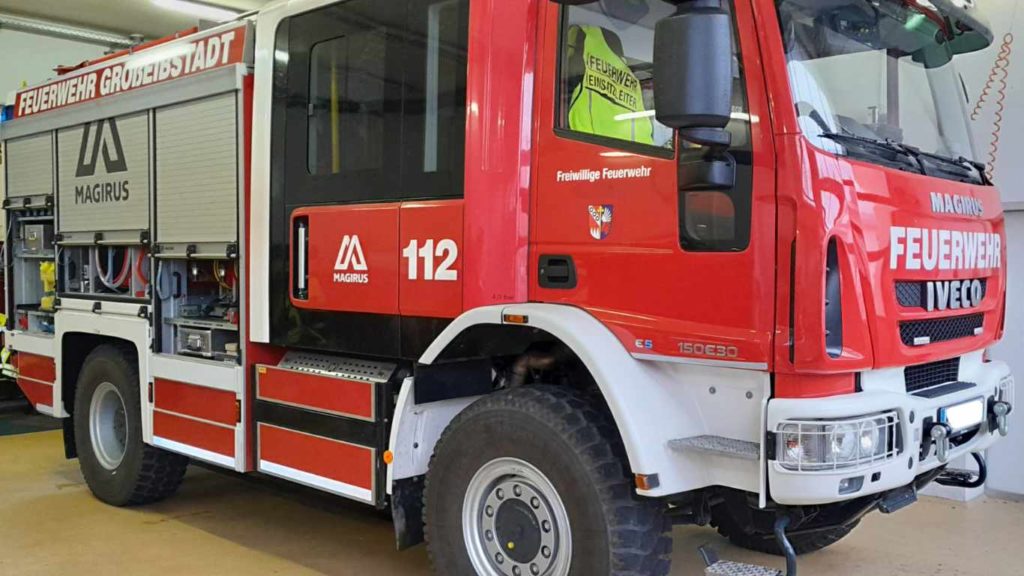 Radar R151 Installation Am IVECO 150E30 Der Feuerwehr